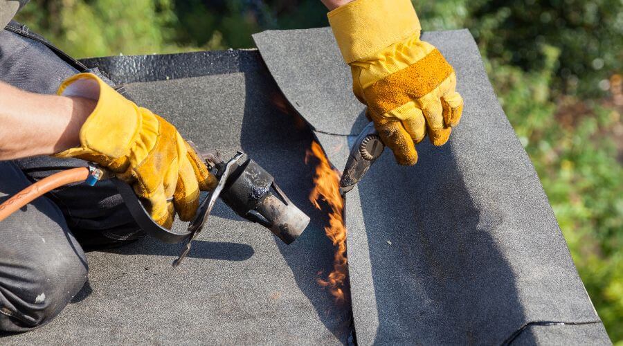 Expert Emergency Roof Repairs services in Cedarville, MI